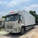 JAC DAWOS 7.4 TẤN - THÙNG KÍN 10m CONTAINER 1 CỬA 2 CÁNH ( Nóc cao) JAC DAWOS 7.4 TẤN - THÙNG KÍN 10m CONTAINER 1 CỬA 2 CÁNH ( Nóc cao)